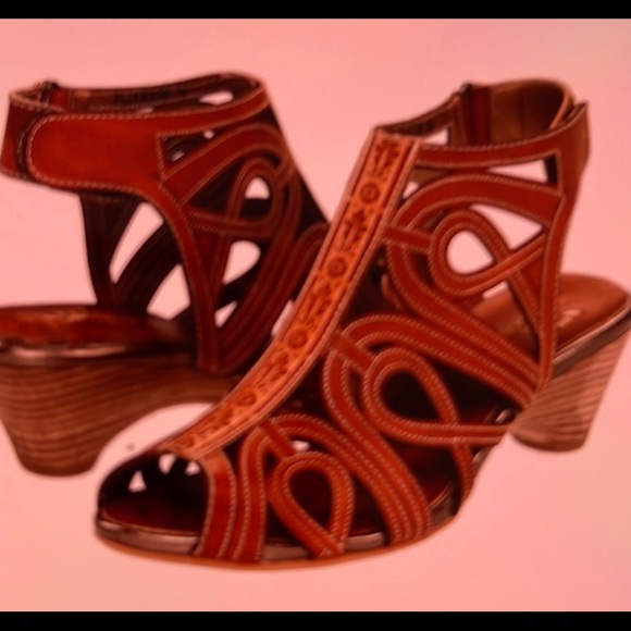 L’Artiste by Spring Step Shoes - L’Artiste by Spring Step Sandal. 7 1/2 /38